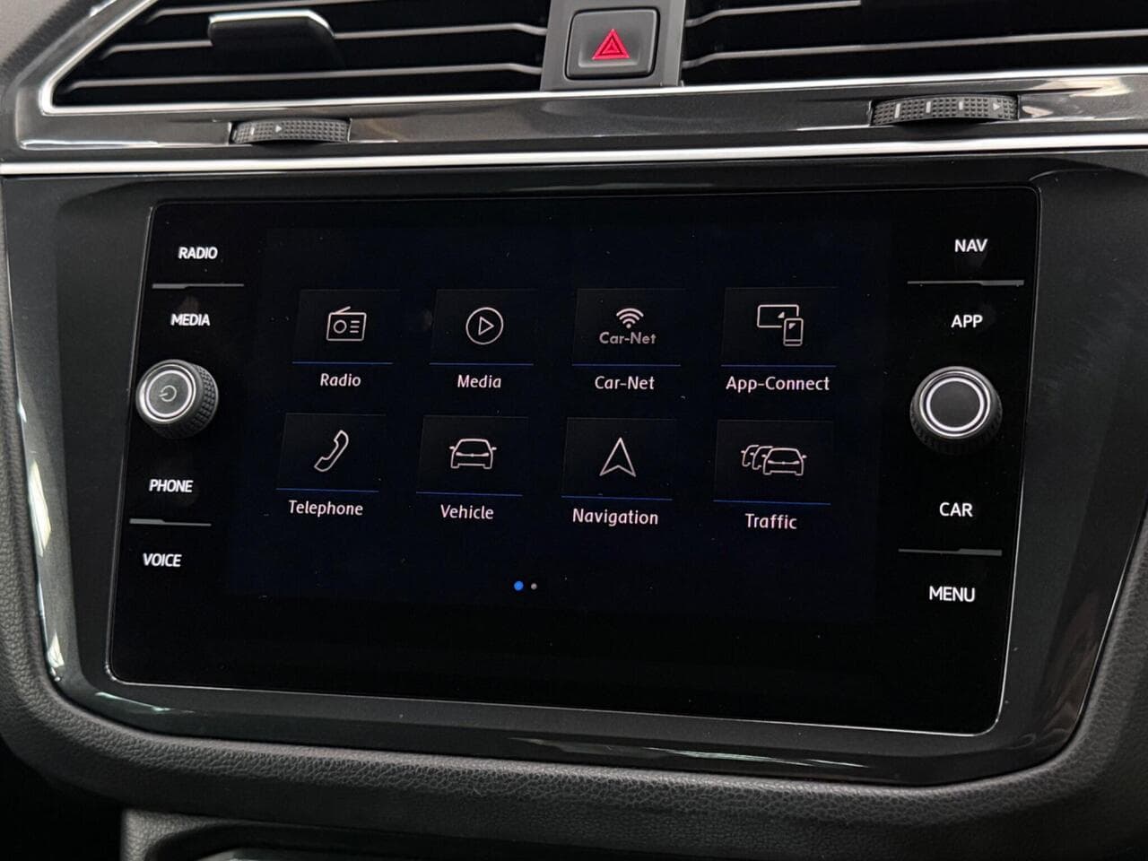 Volkswagen Tiguan thumbnail Infotainment System