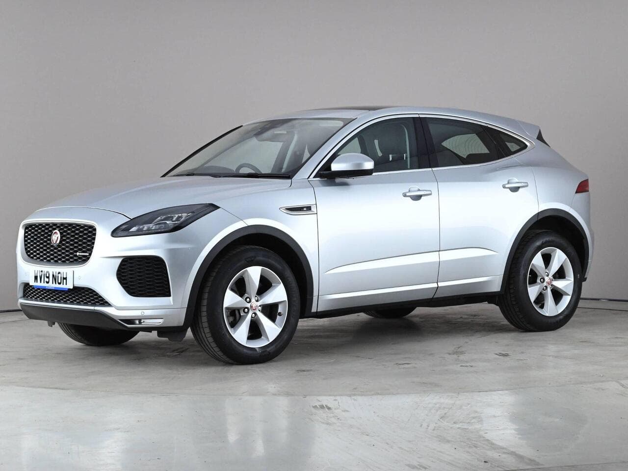 Jaguar E-PACE thumbnail Front Left