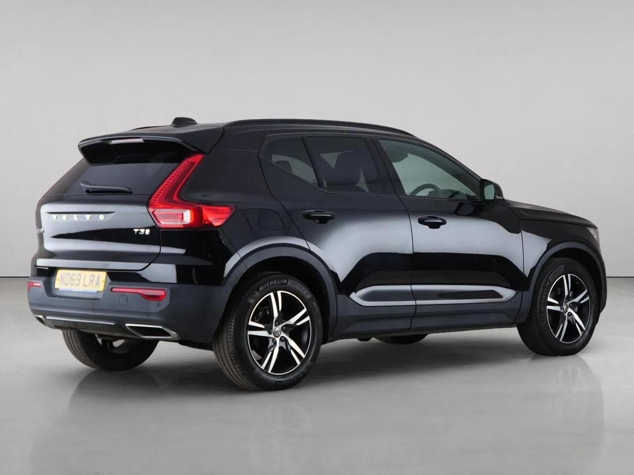Volvo XC40 thumbnail Rear Right