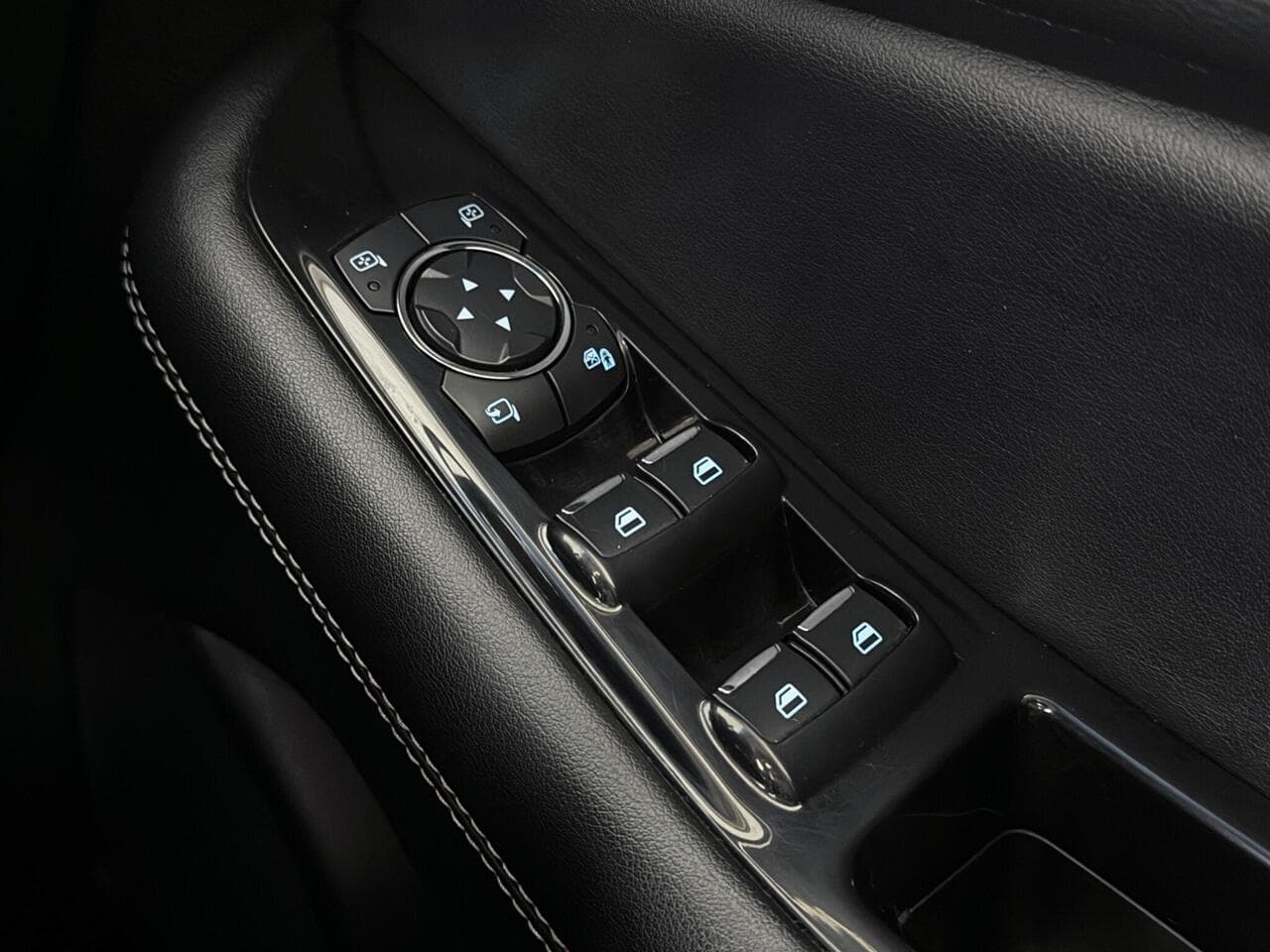 Ford Edge thumbnail Misc Controls