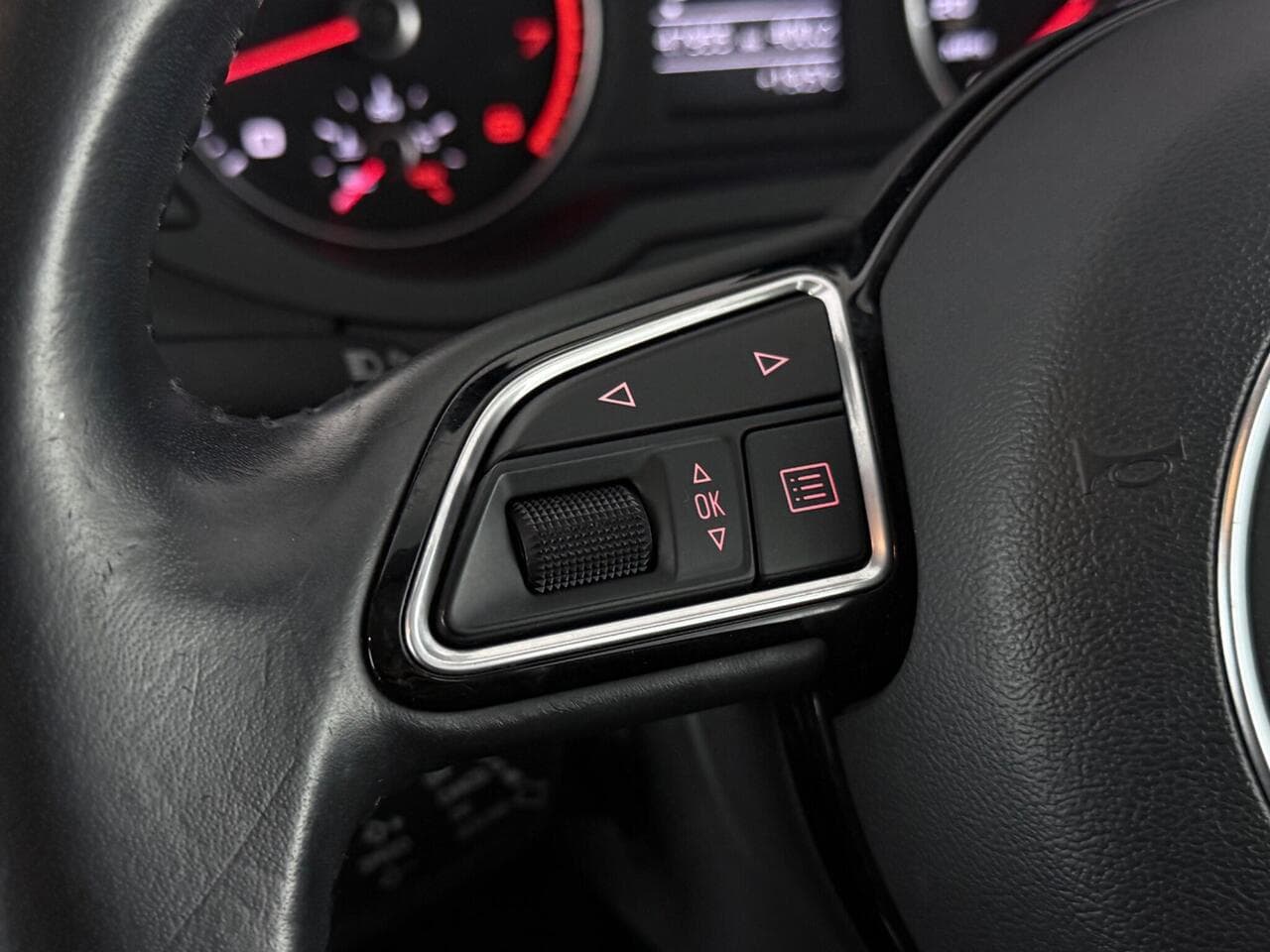 Audi Q3 thumbnail Misc Controls