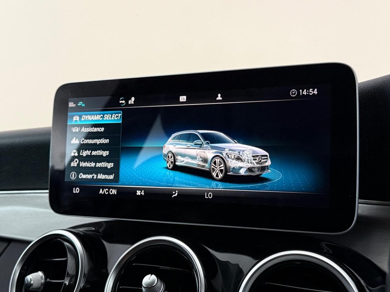 Mercedes-Benz C Class thumbnail Infotainment System