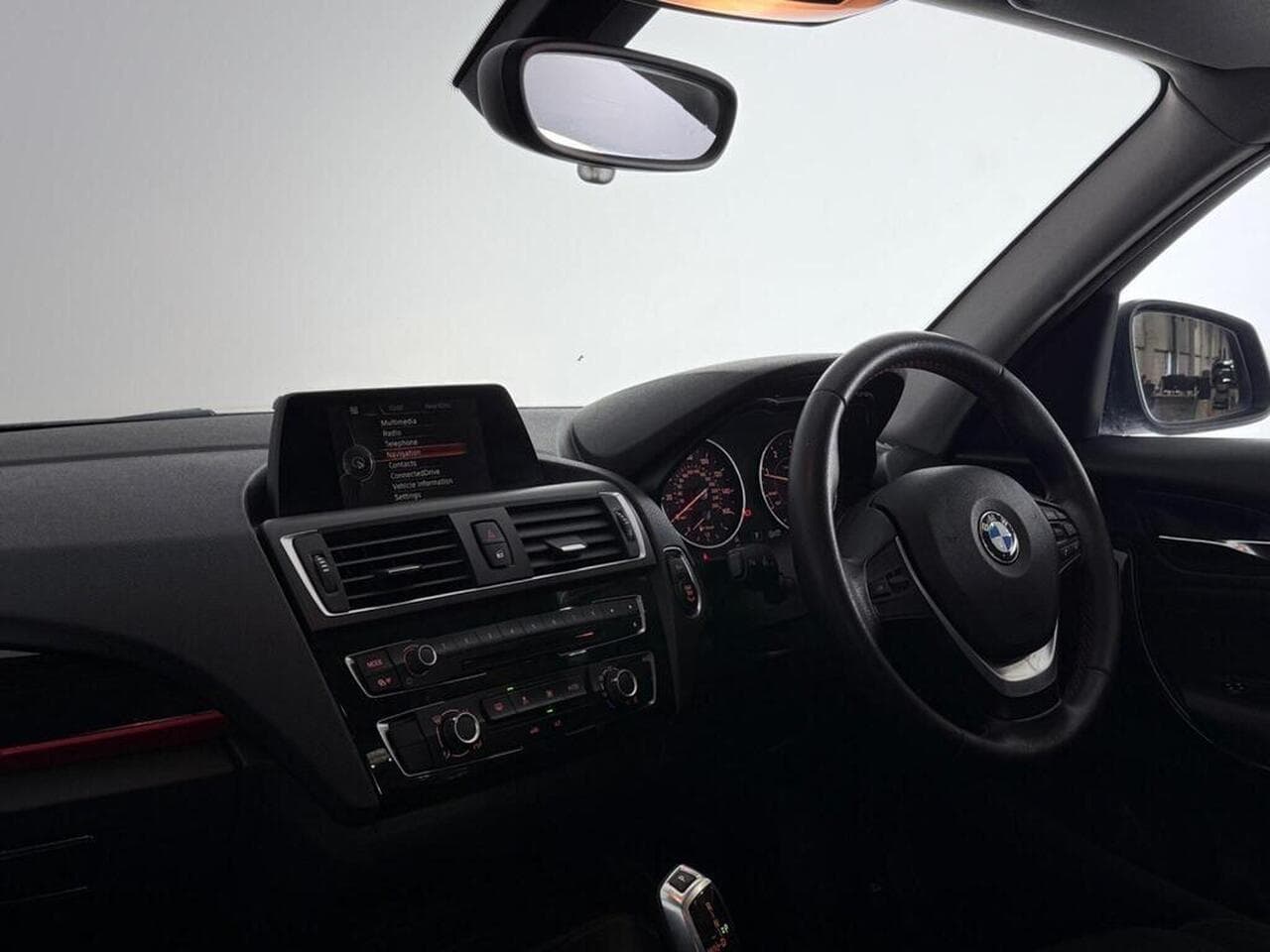 BMW 1 Series thumbnail Interior Front