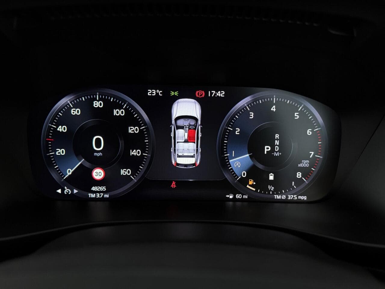 Volvo XC40 thumbnail Driver Instruments