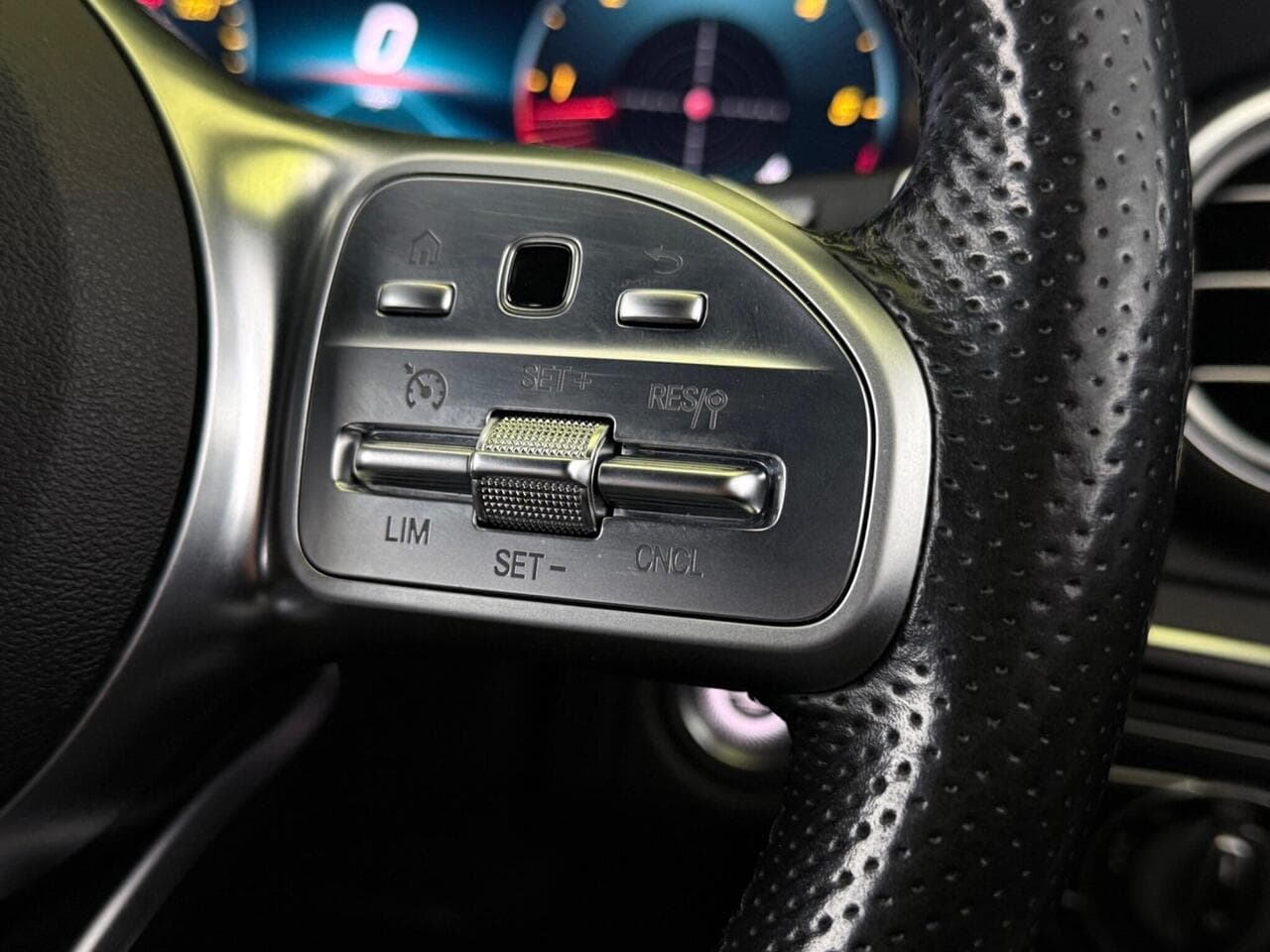 Mercedes-Benz C Class thumbnail Misc Controls