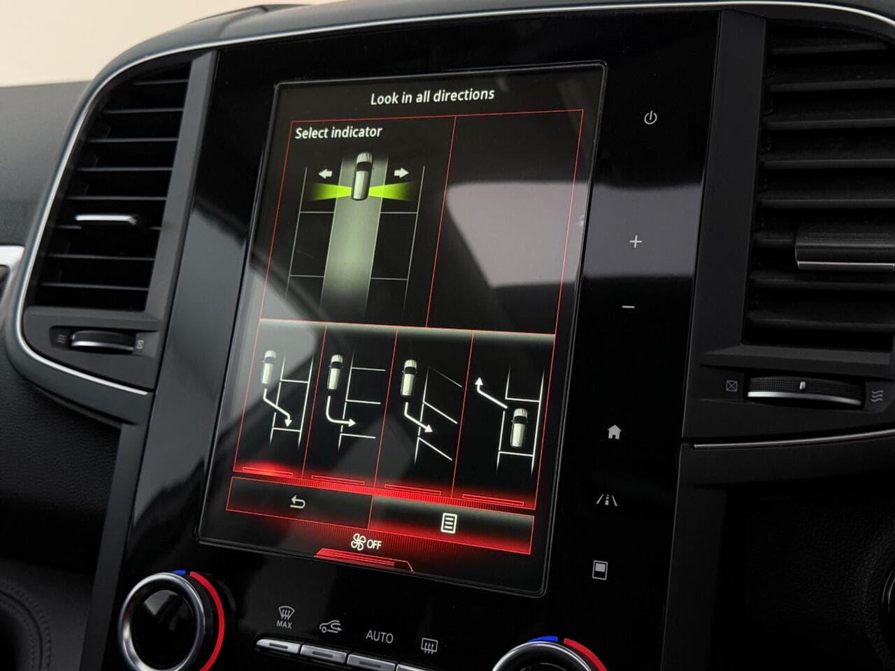 Renault Koleos thumbnail Infotainment System