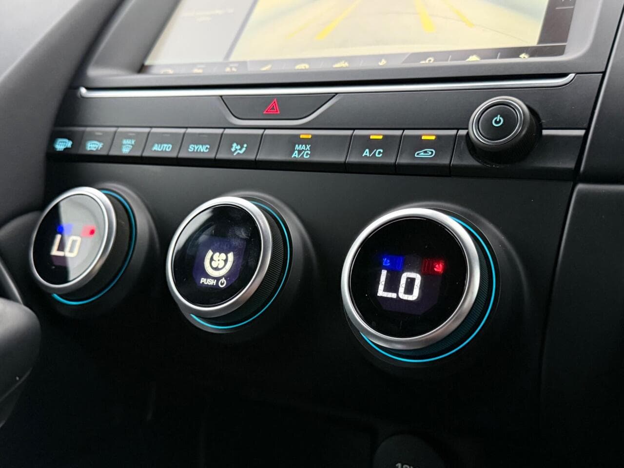 Jaguar E-PACE thumbnail Infotainment System