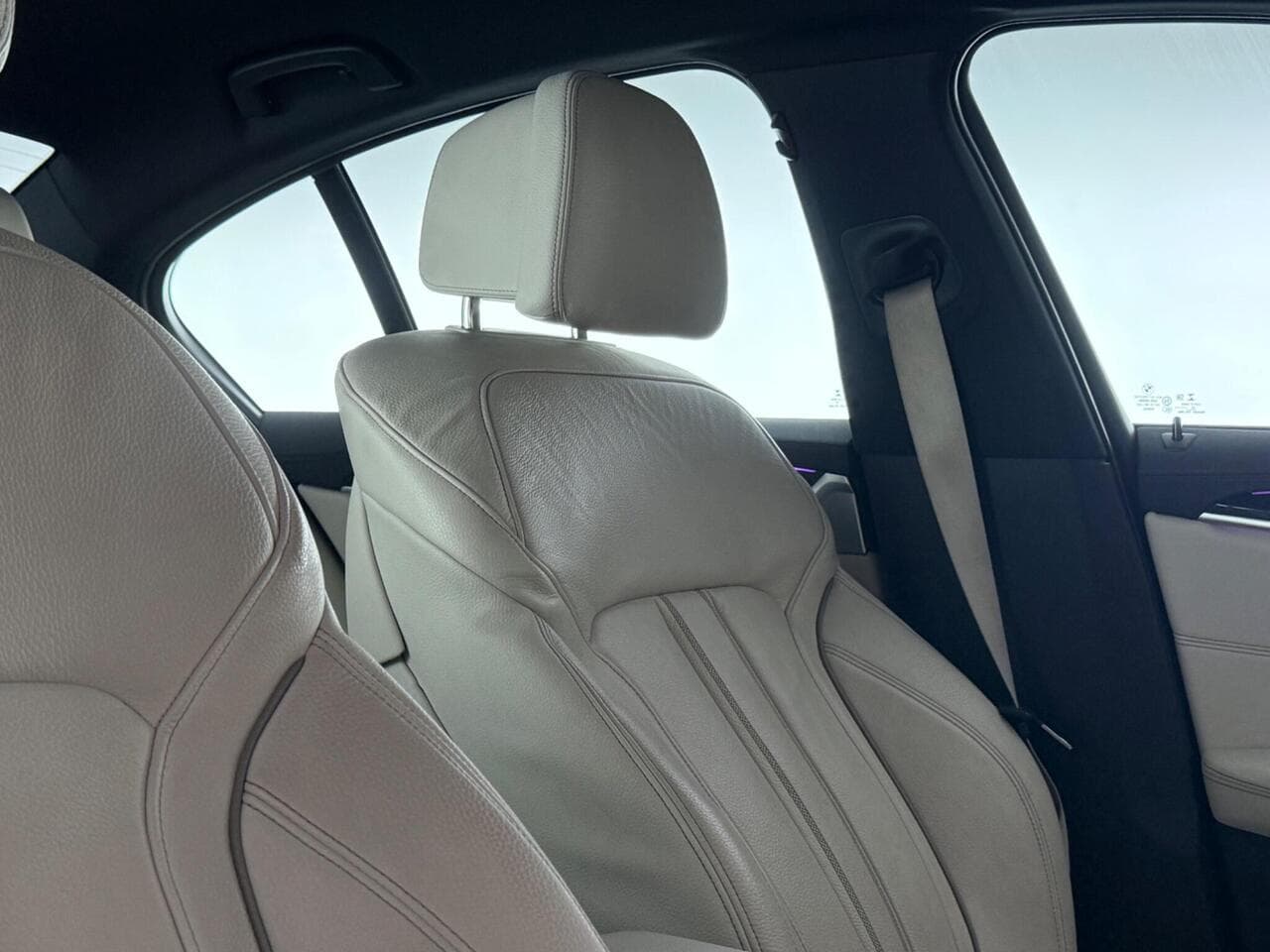 BMW 5 Series thumbnail Seats Rear