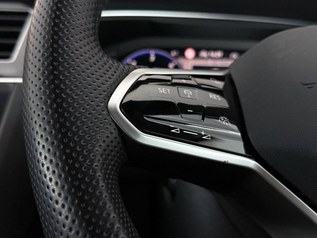 Volkswagen Tiguan thumbnail Misc Controls