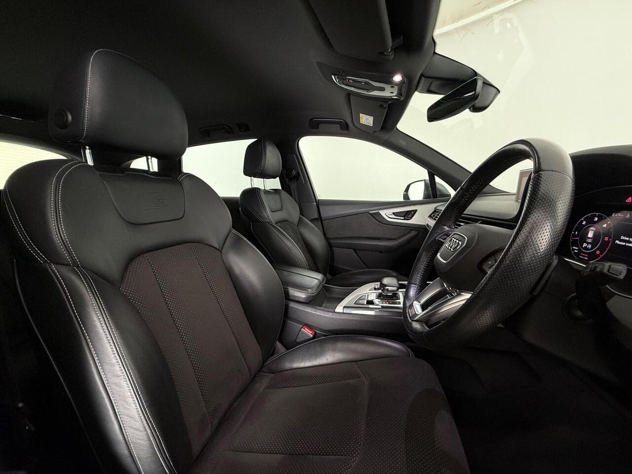 Audi Q7 thumbnail Seat Driver