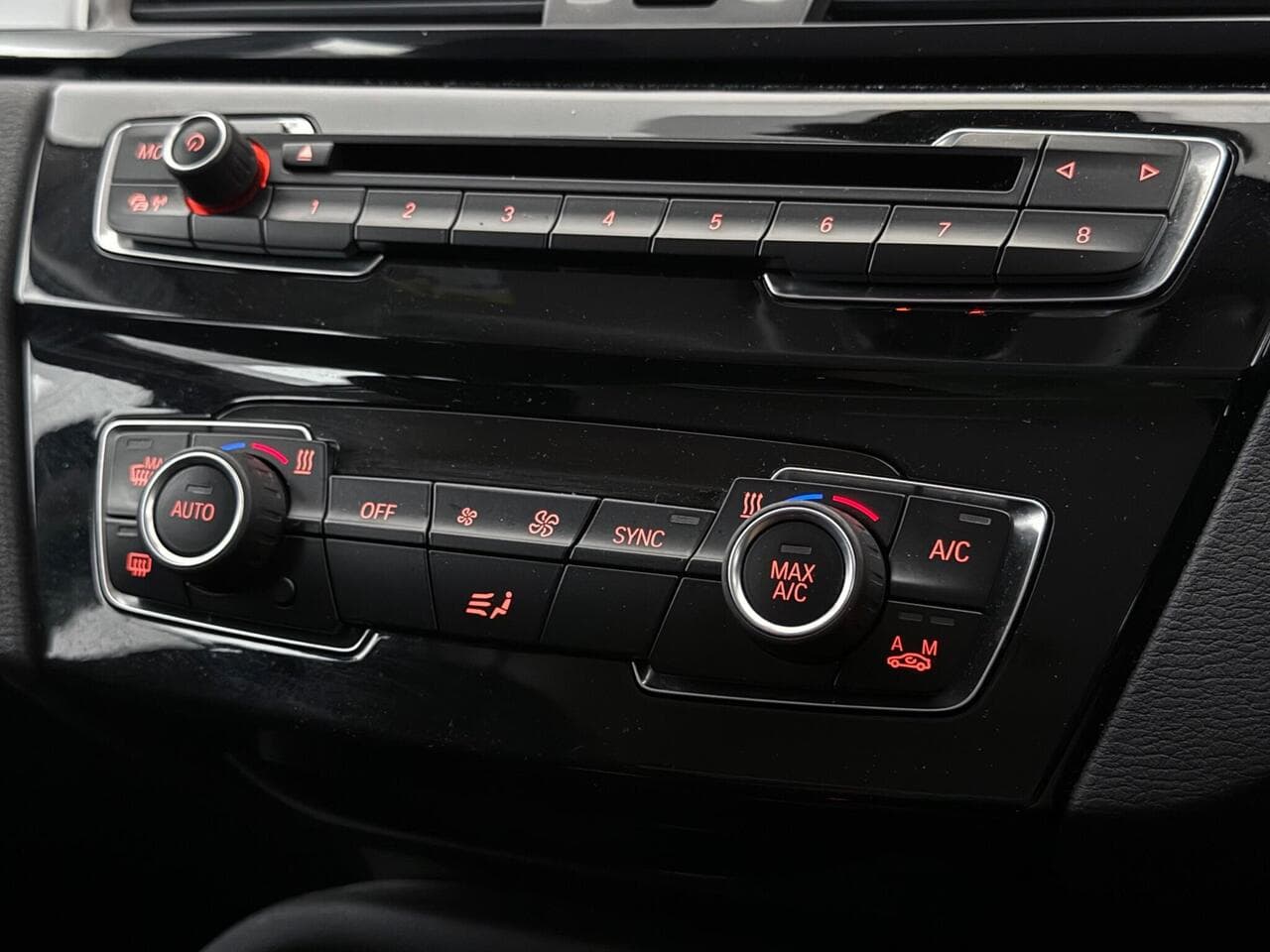 BMW X1 thumbnail Interior Front