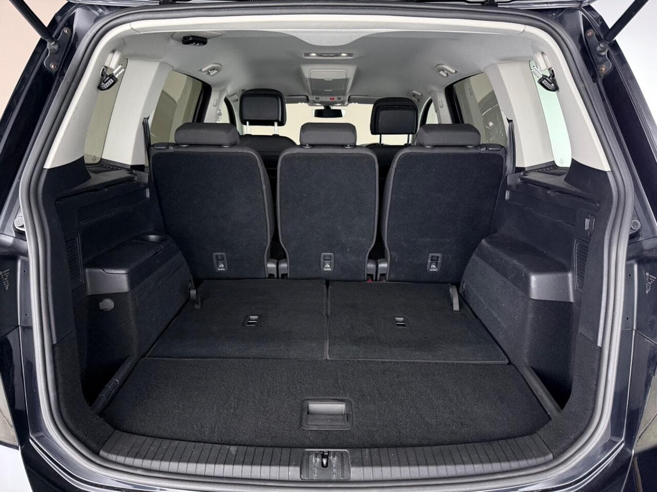 Volkswagen Touran thumbnail Boot