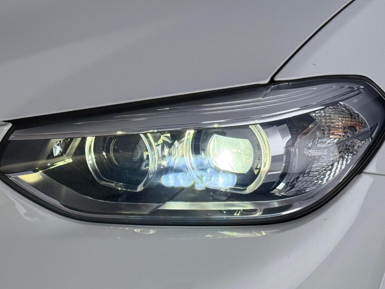 BMW X3 thumbnail Lights Front