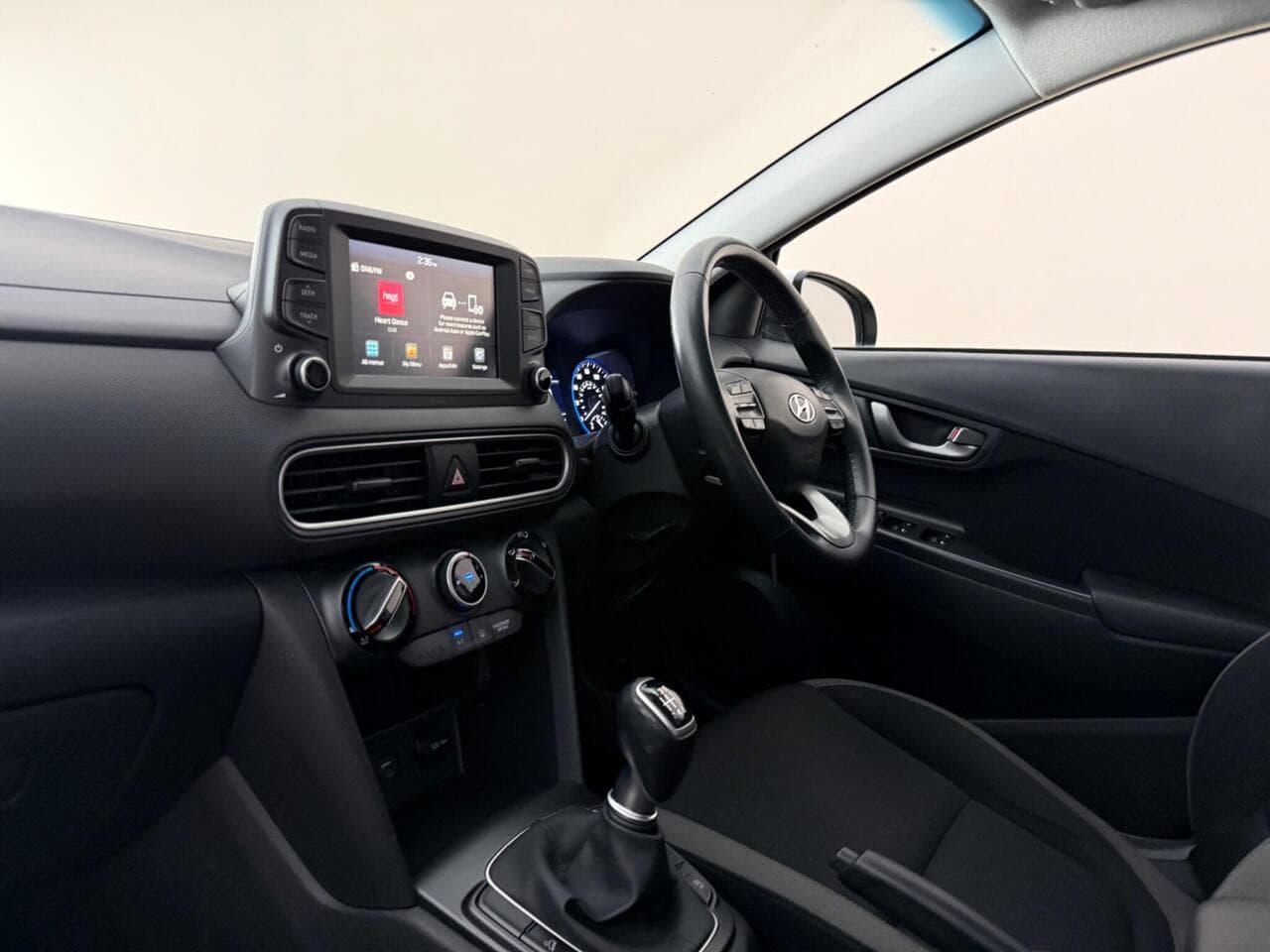 Hyundai KONA thumbnail Interior Front