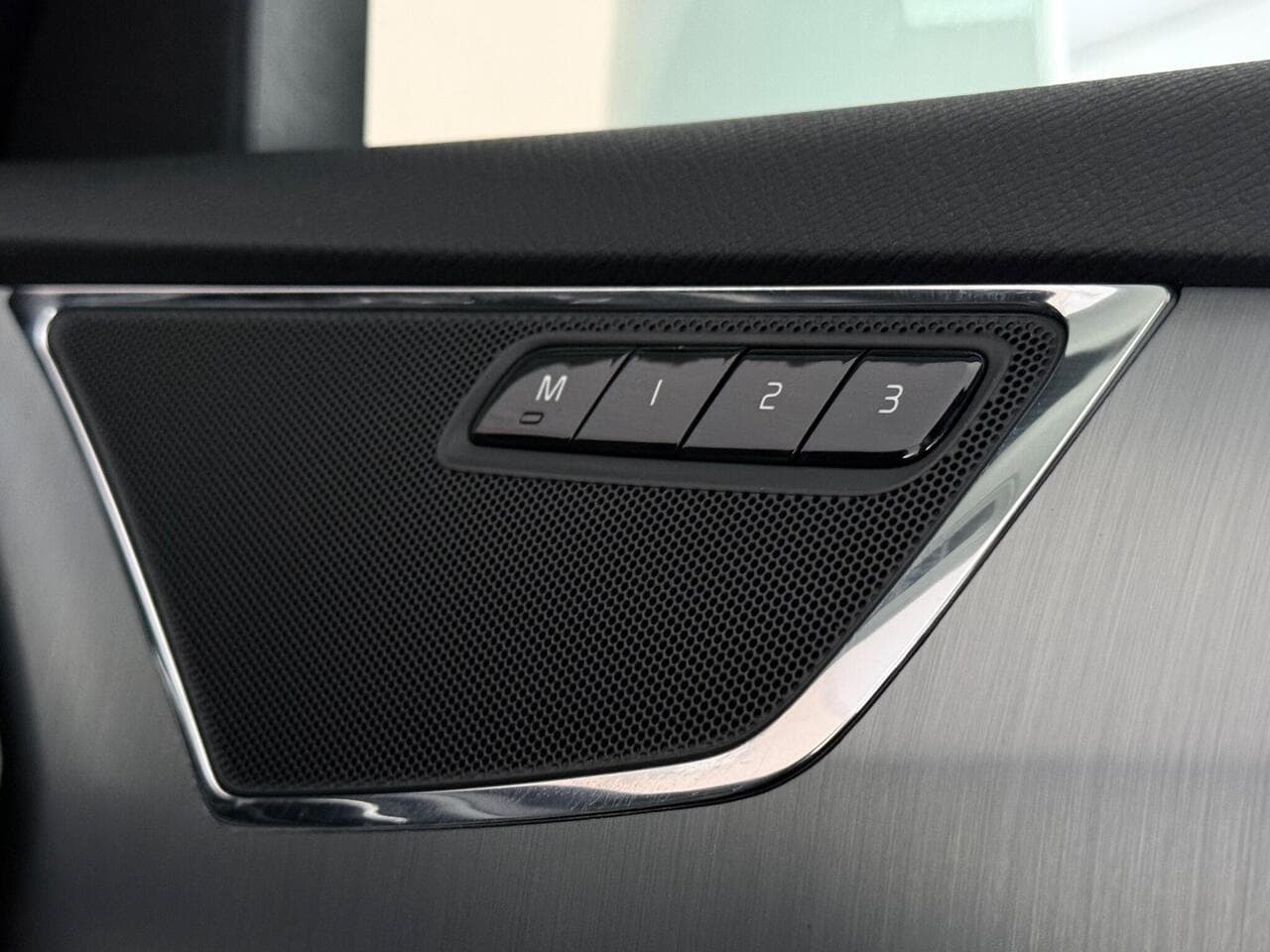 Volvo XC90 thumbnail Misc Controls