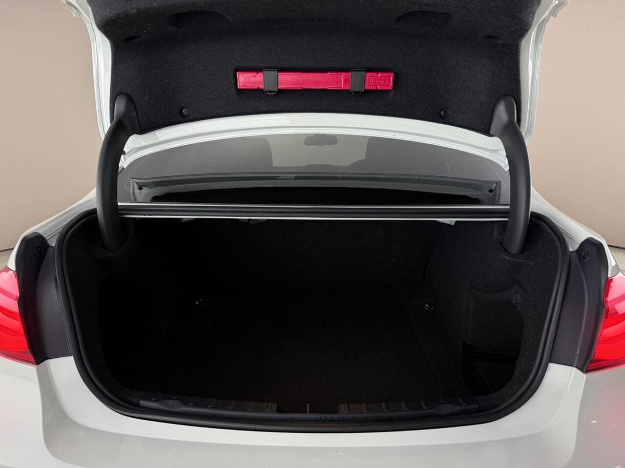 BMW 3 Series thumbnail Boot