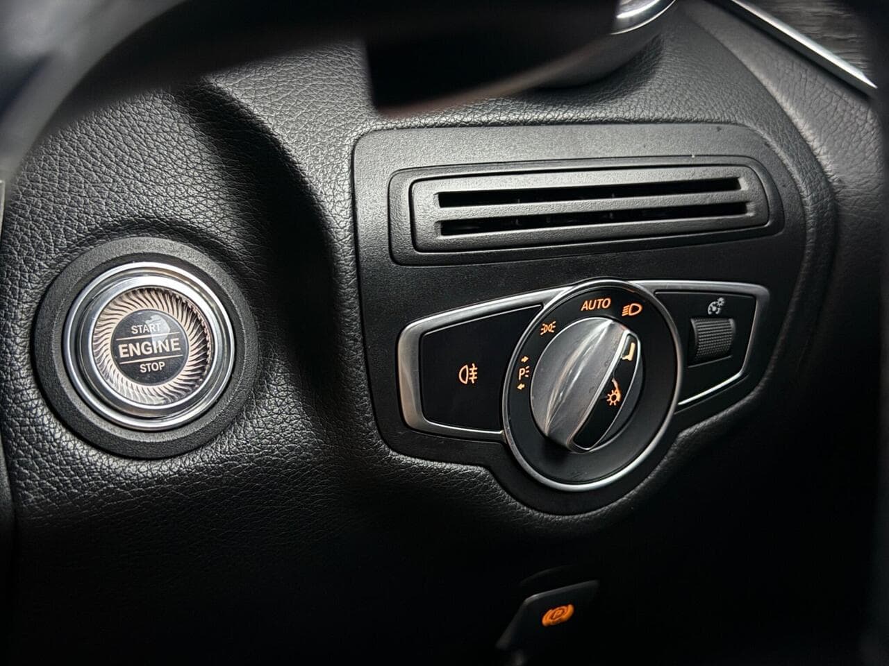 Mercedes-Benz GLC thumbnail Misc Controls