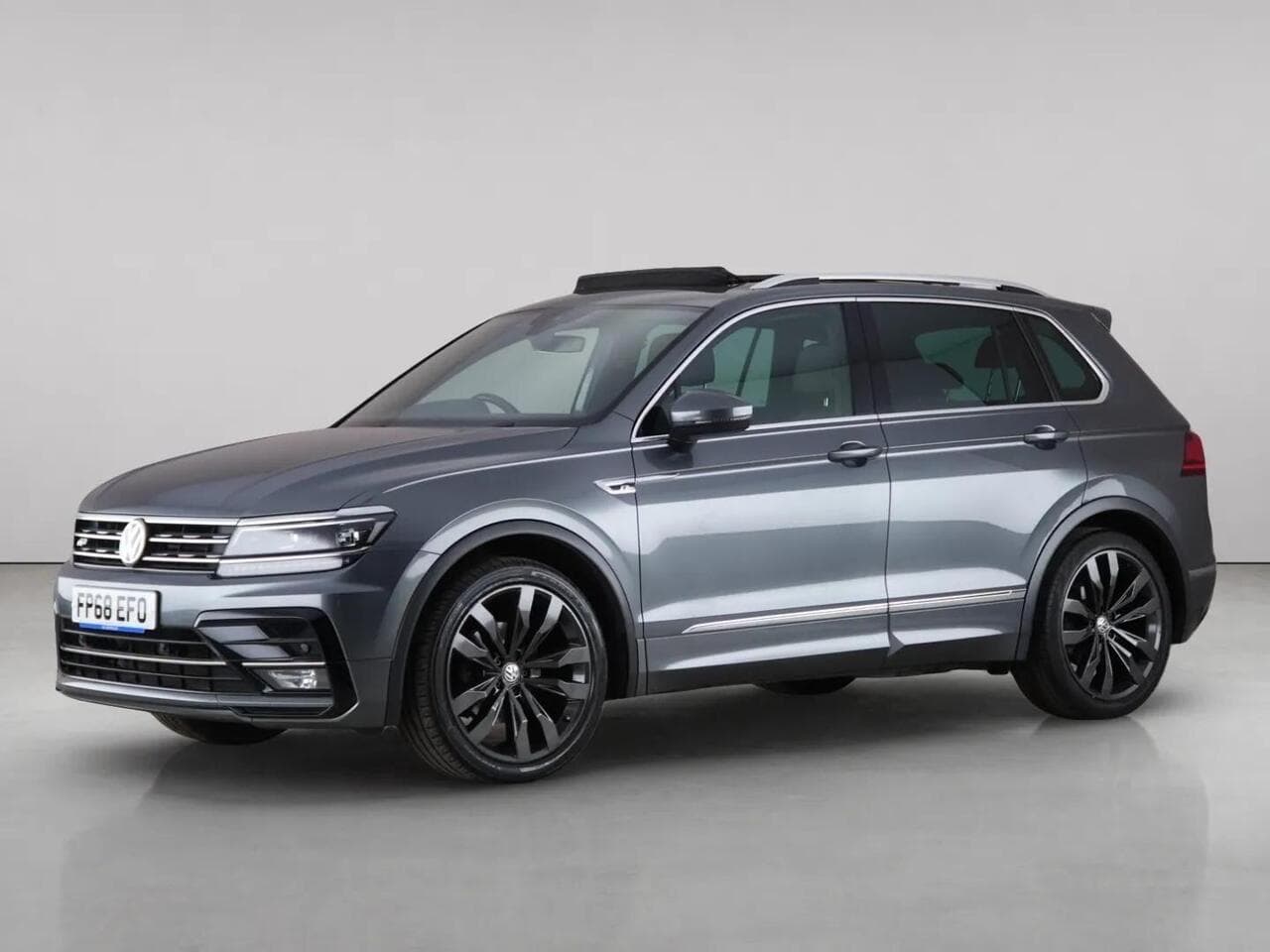 Volkswagen Tiguan thumbnail Front Left