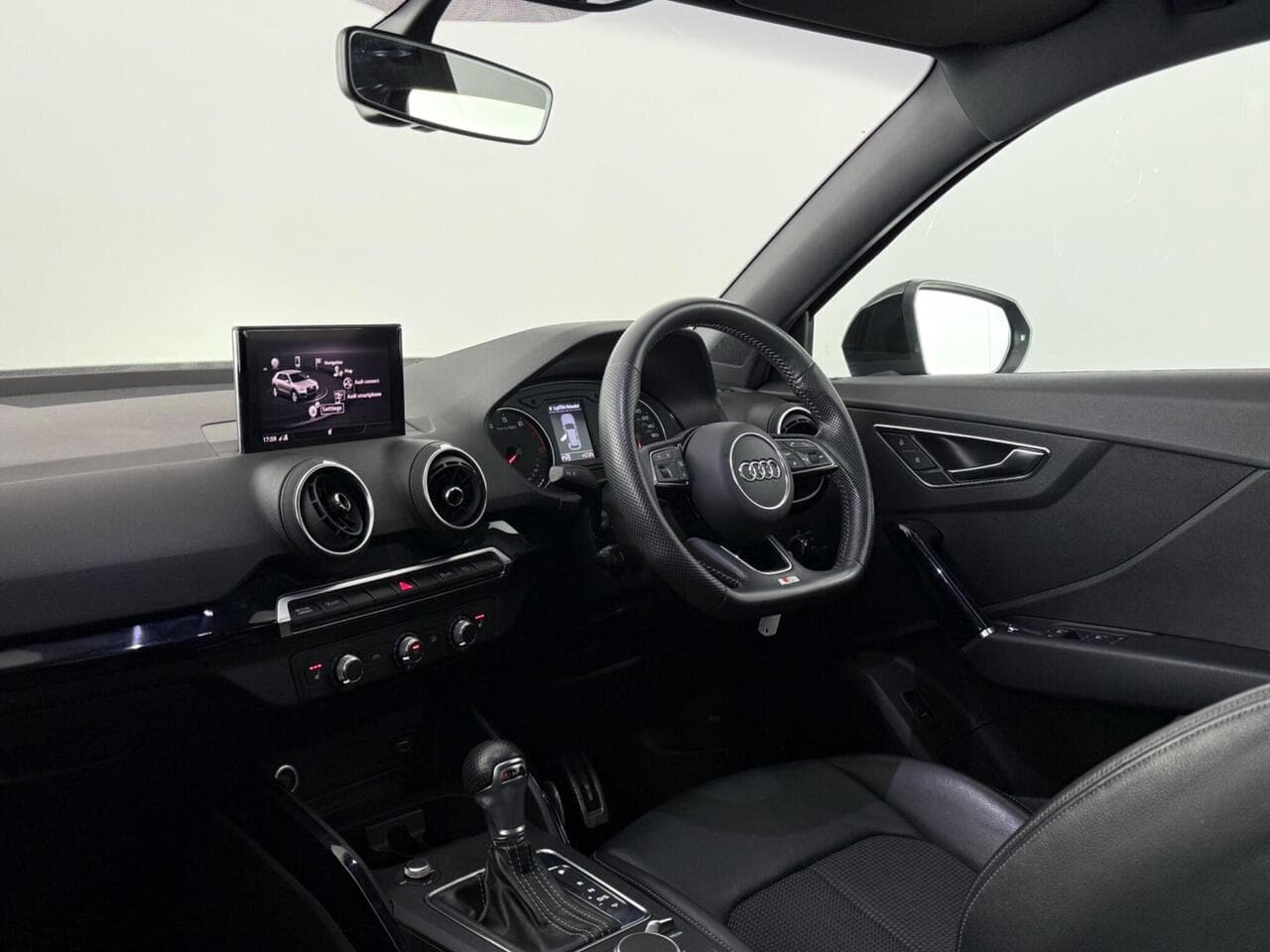 Audi Q2 thumbnail Interior Front