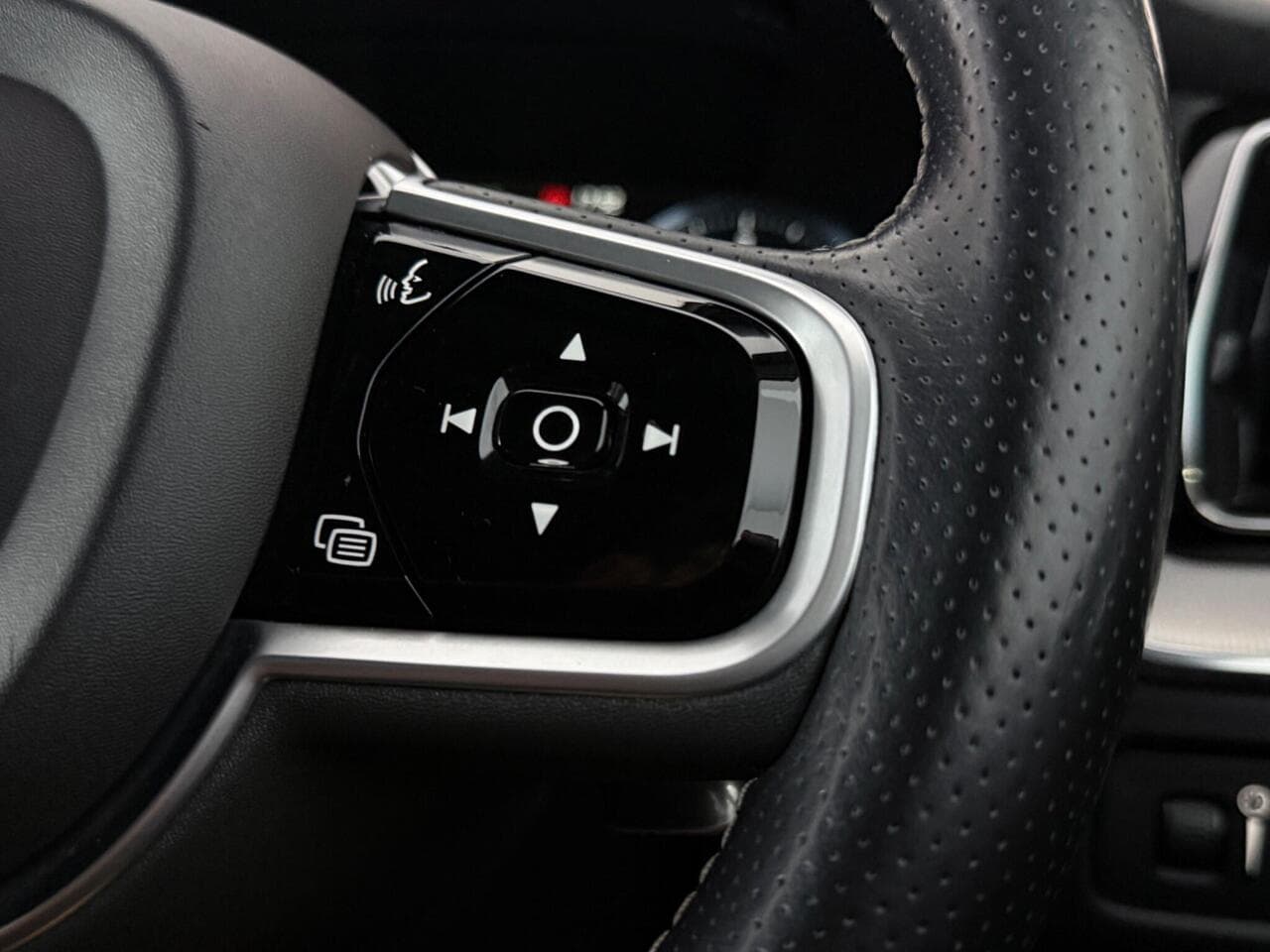 Volvo XC60 thumbnail Misc Controls