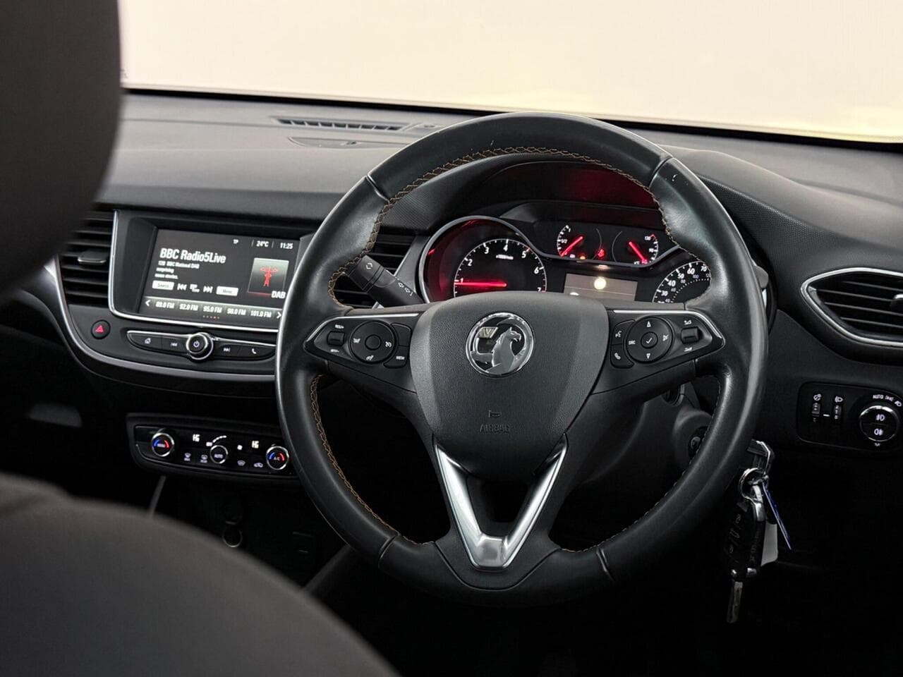 Vauxhall Crossland X thumbnail Steering Wheel