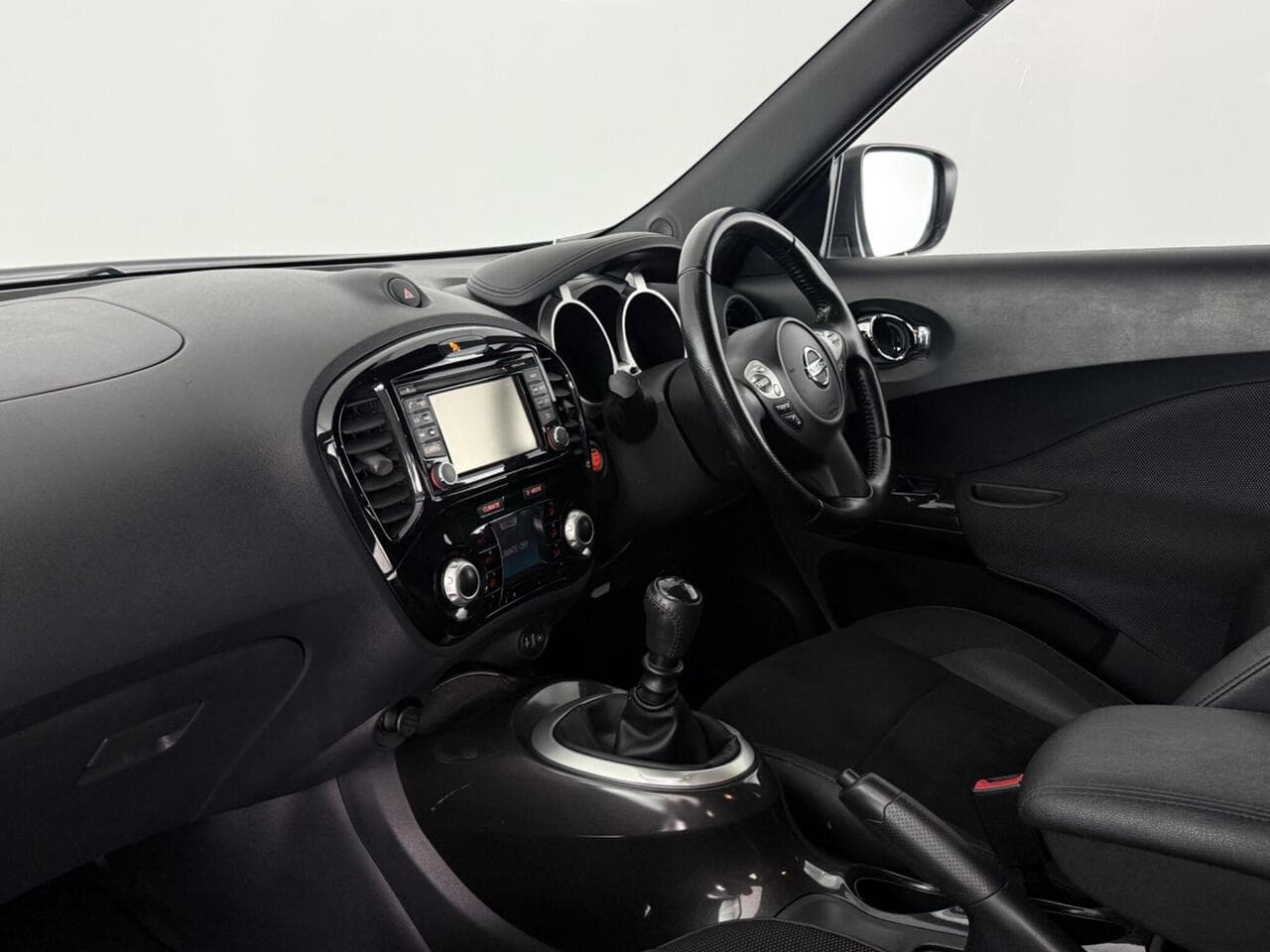 Nissan Juke thumbnail Interior Front