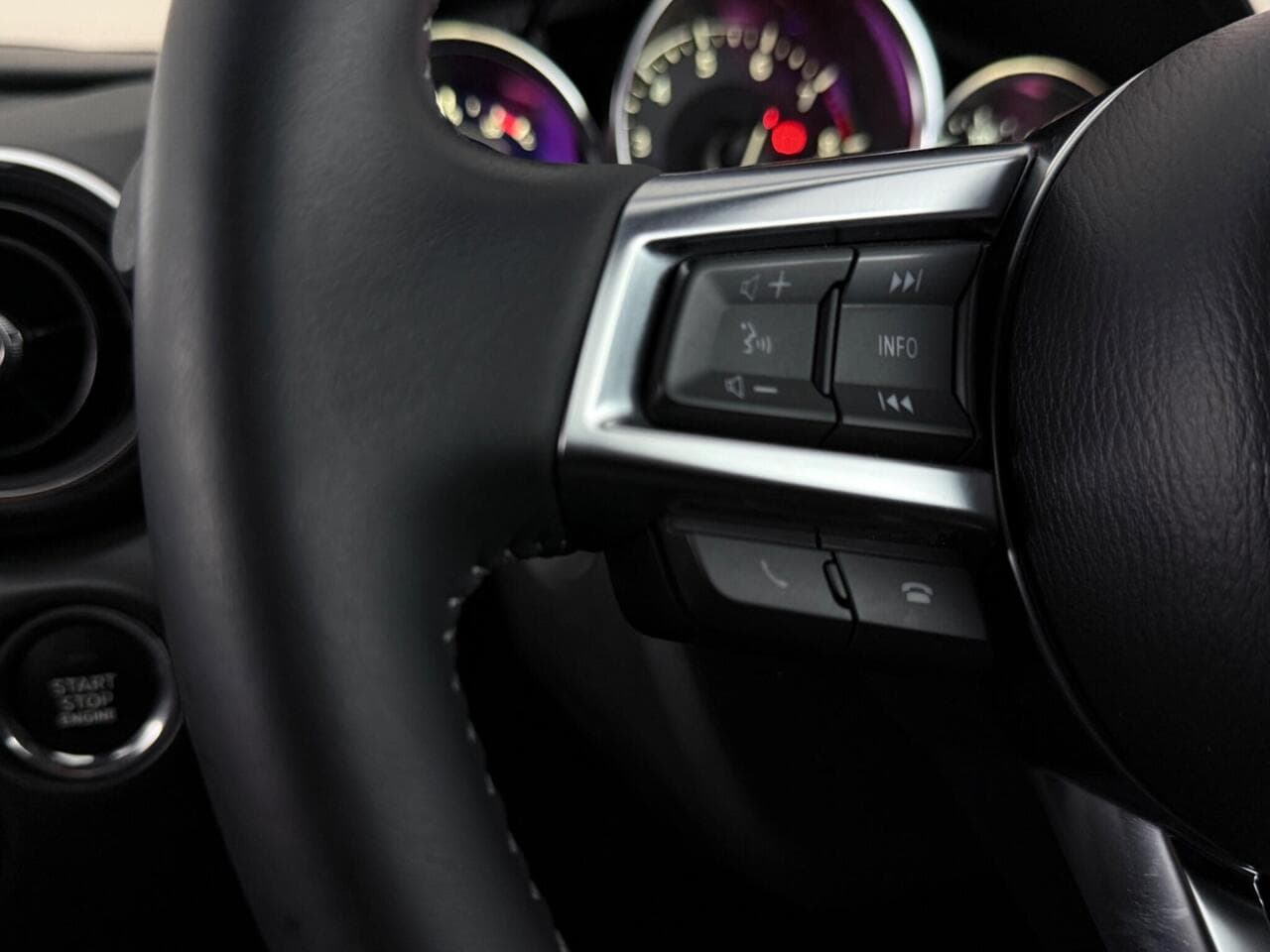 Mazda MX-5 thumbnail Misc Controls