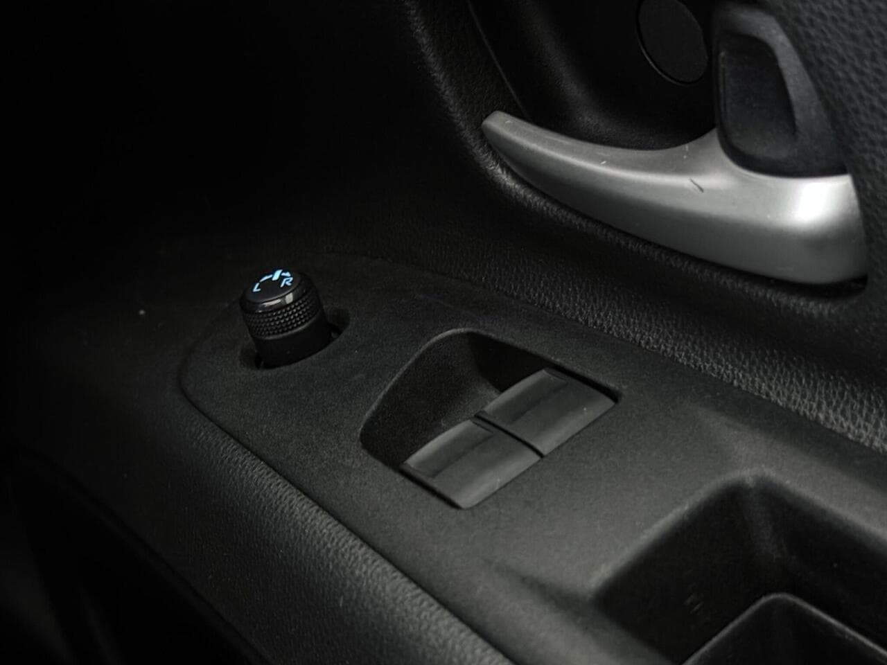 Toyota Aygo X thumbnail Misc Controls