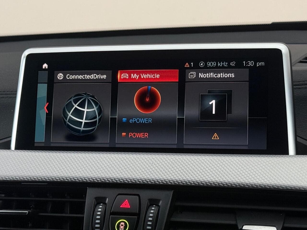 BMW X1 thumbnail Infotainment System
