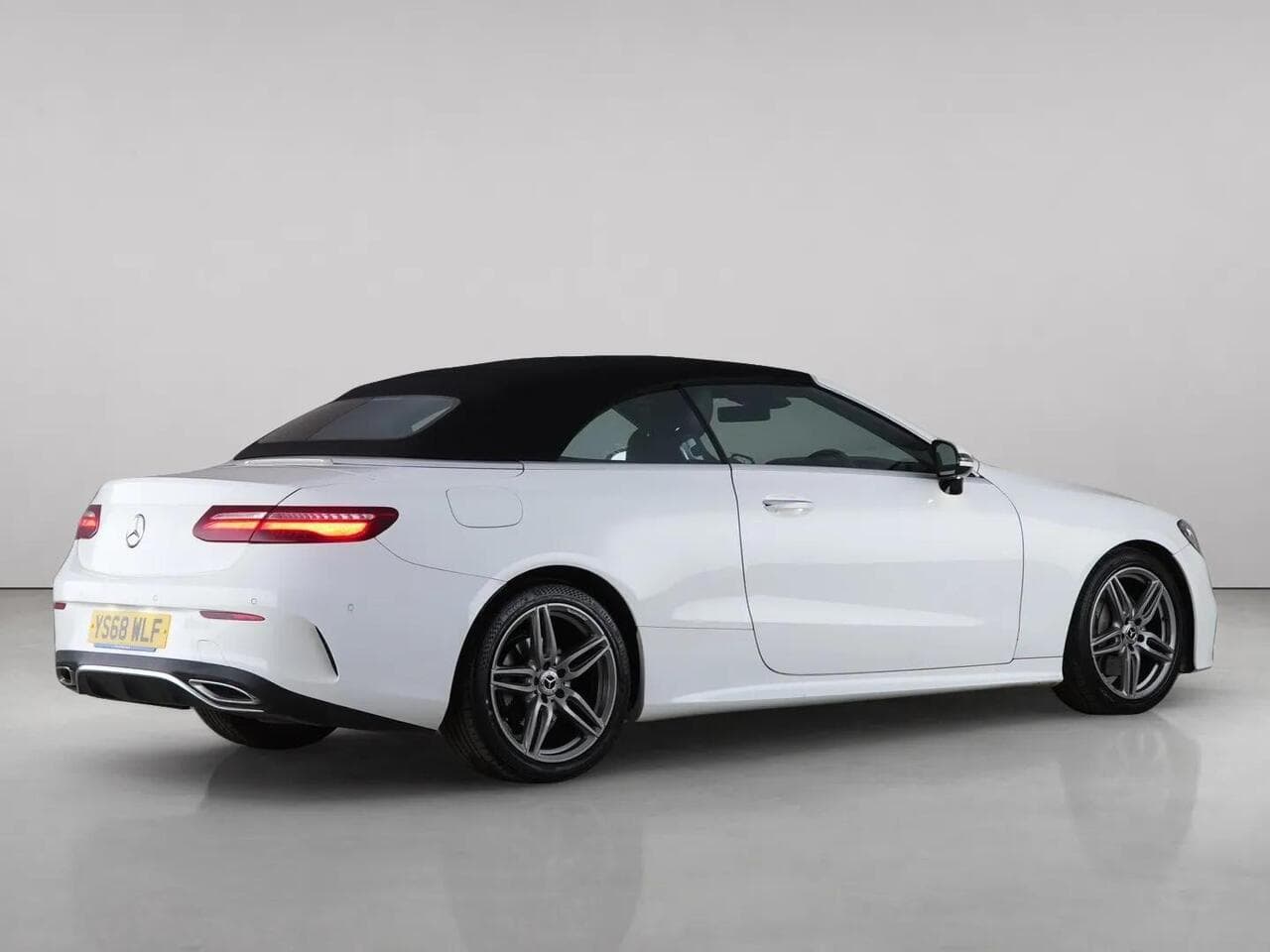 Mercedes-Benz E Class thumbnail Rear Right