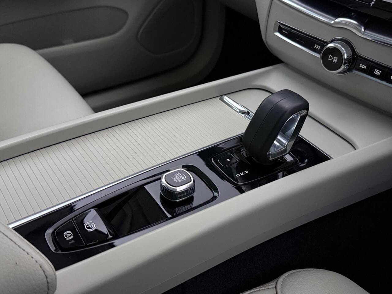 Volvo XC60 thumbnail Interior Front