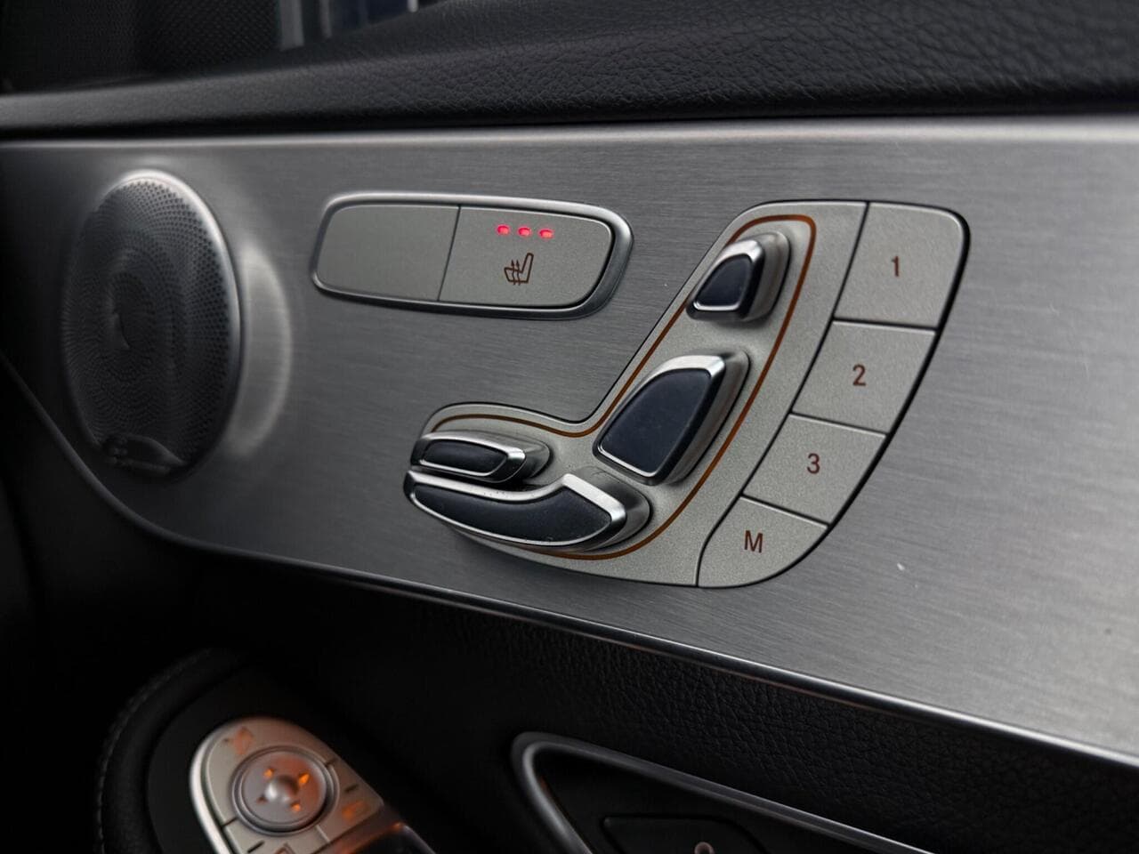 Mercedes-Benz C Class thumbnail Misc Controls