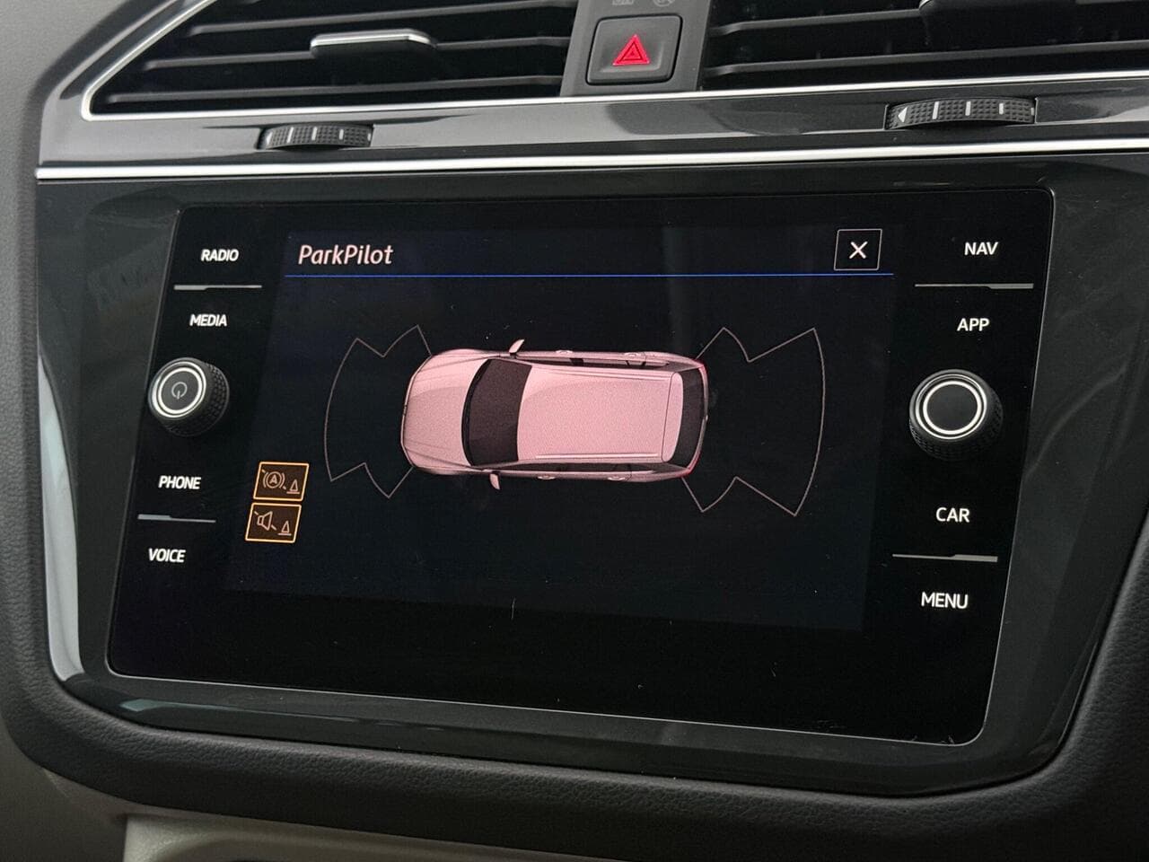 Volkswagen Tiguan thumbnail Infotainment System