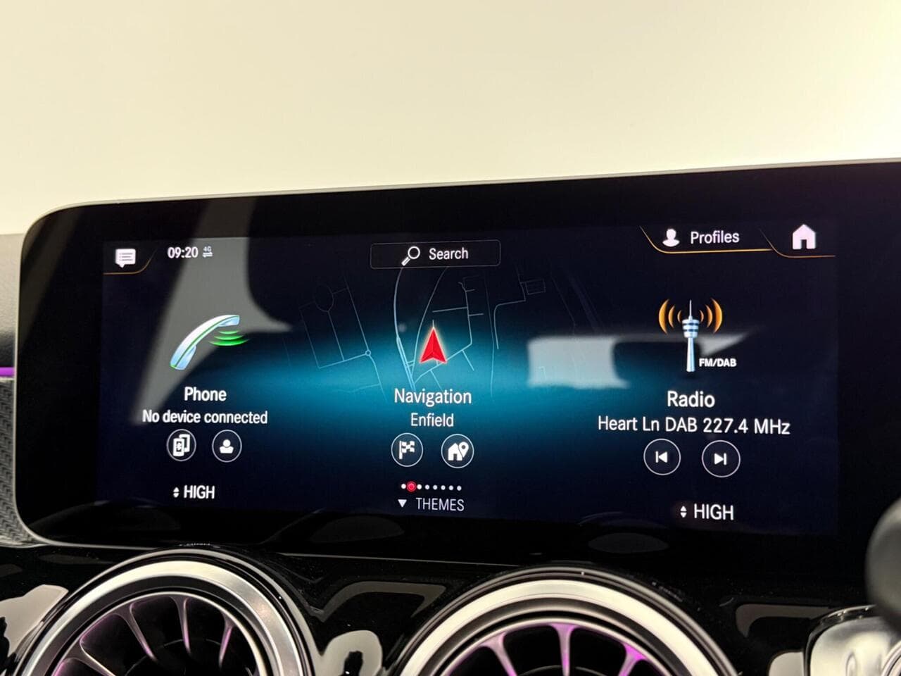 Mercedes-Benz GLB thumbnail Infotainment System