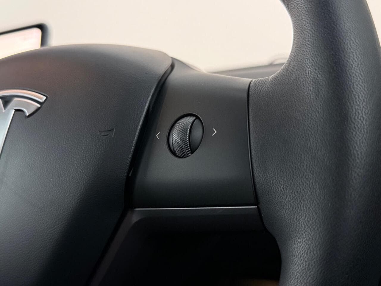 Tesla Model 3 thumbnail Misc Controls