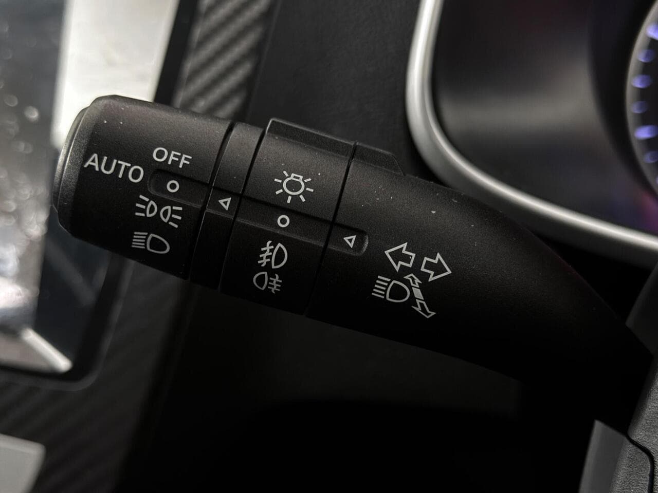 MG MG ZS thumbnail Misc Controls