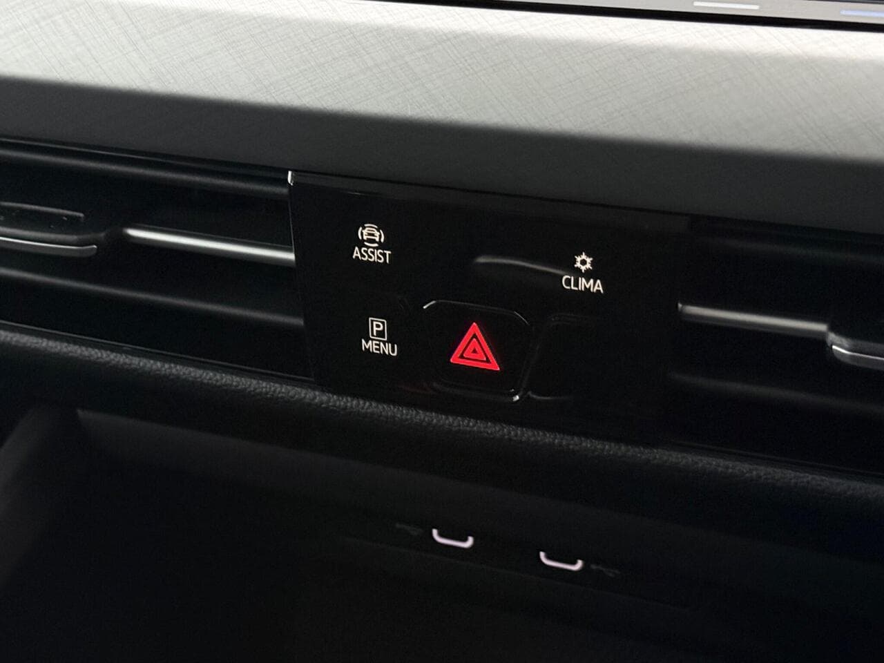 Volkswagen Golf thumbnail Infotainment System
