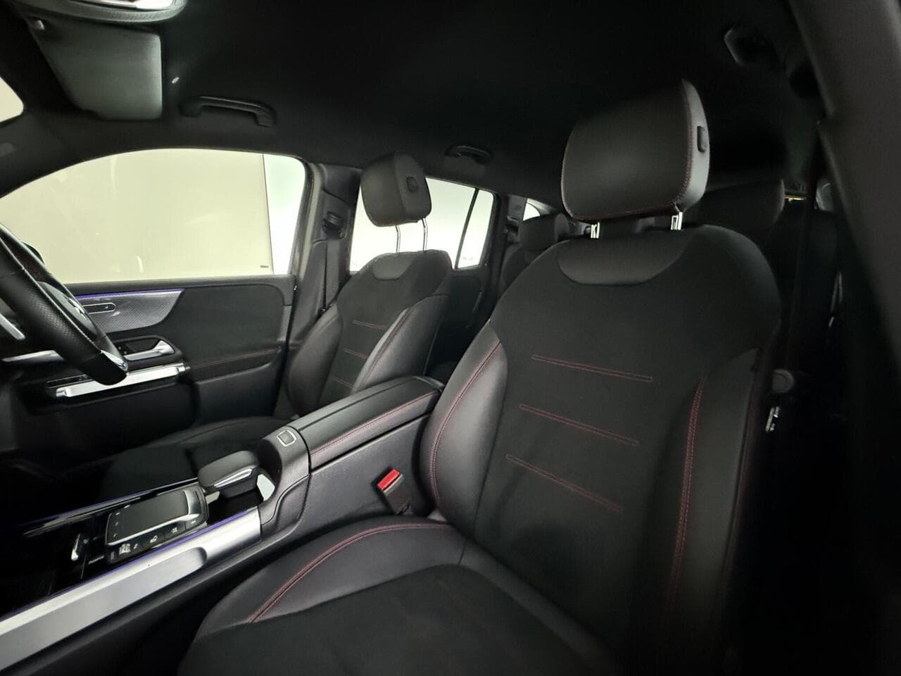 Mercedes-Benz GLB thumbnail Seat Front Passenger