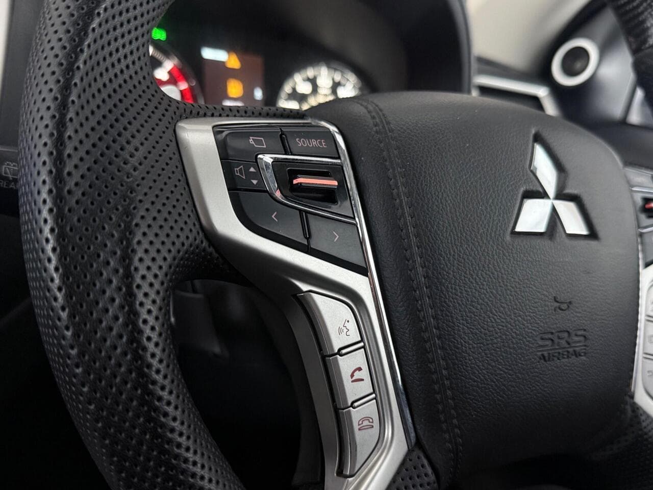 Mitsubishi Shogun Sport thumbnail Misc Controls