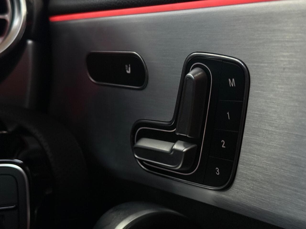 Mercedes-Benz A Class thumbnail Misc Controls