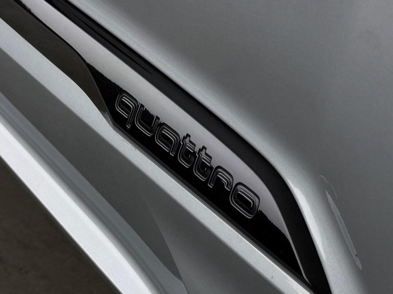 Audi Q7 thumbnail Badge Exterior