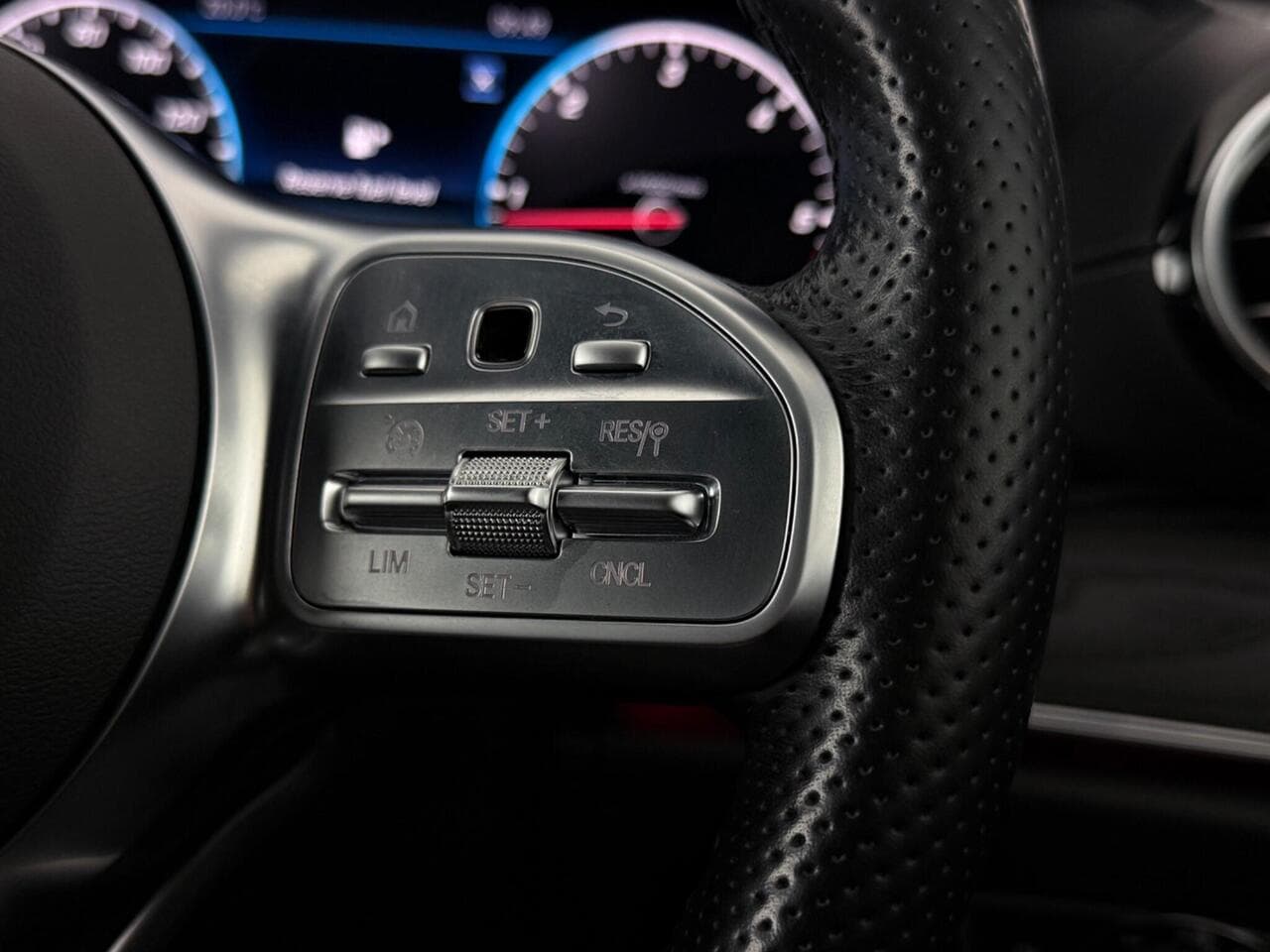 Mercedes-Benz E Class thumbnail Misc Controls