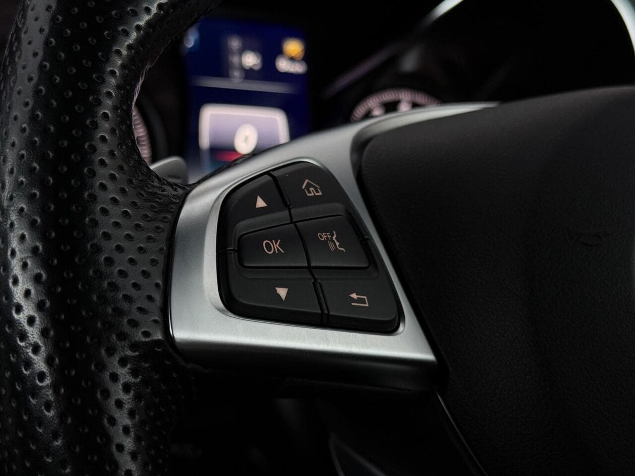 Mercedes-Benz C Class thumbnail Misc Controls