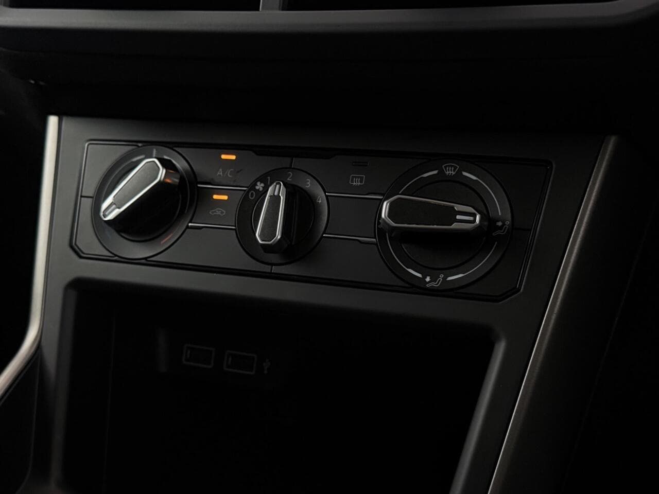 Volkswagen Polo thumbnail Misc Controls