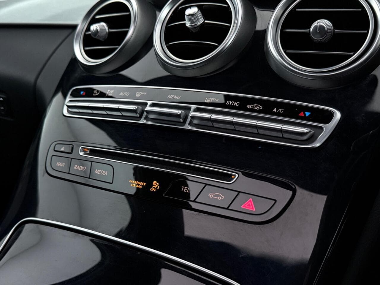 Mercedes-Benz C Class thumbnail Interior Front