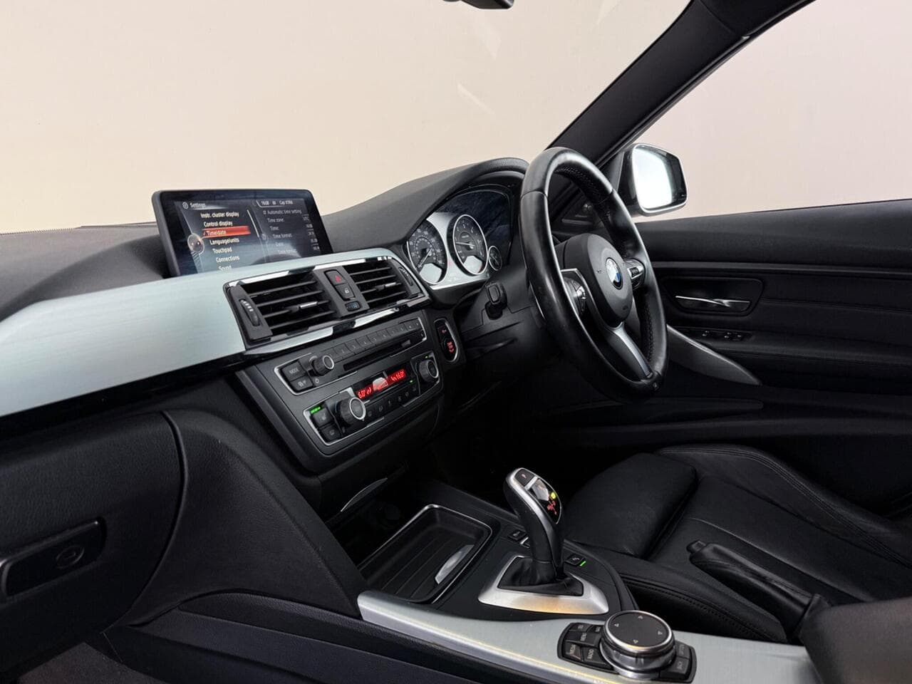 BMW 3 Series thumbnail Interior Front
