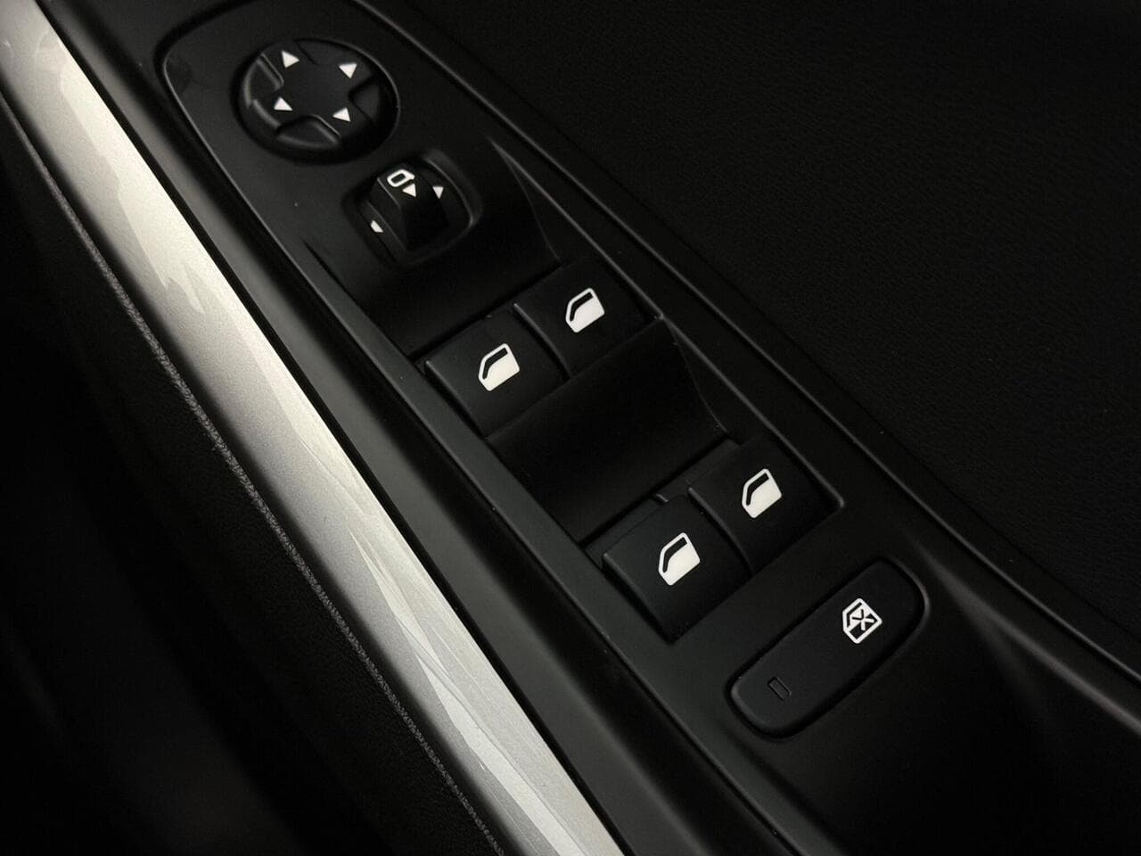 Vauxhall Grandland thumbnail Misc Controls