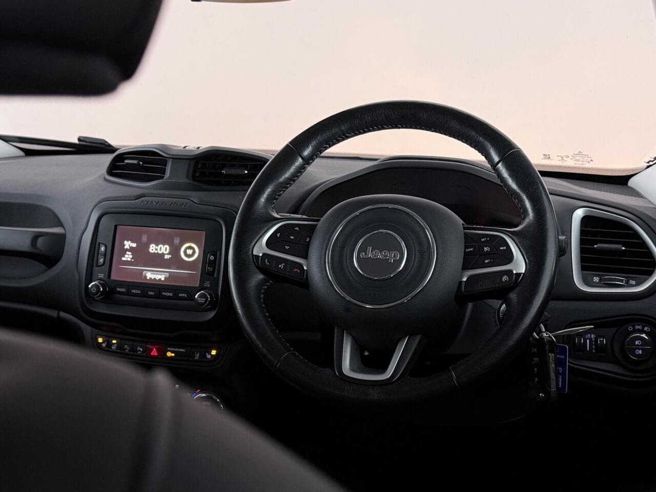 Jeep Renegade thumbnail Interior Front