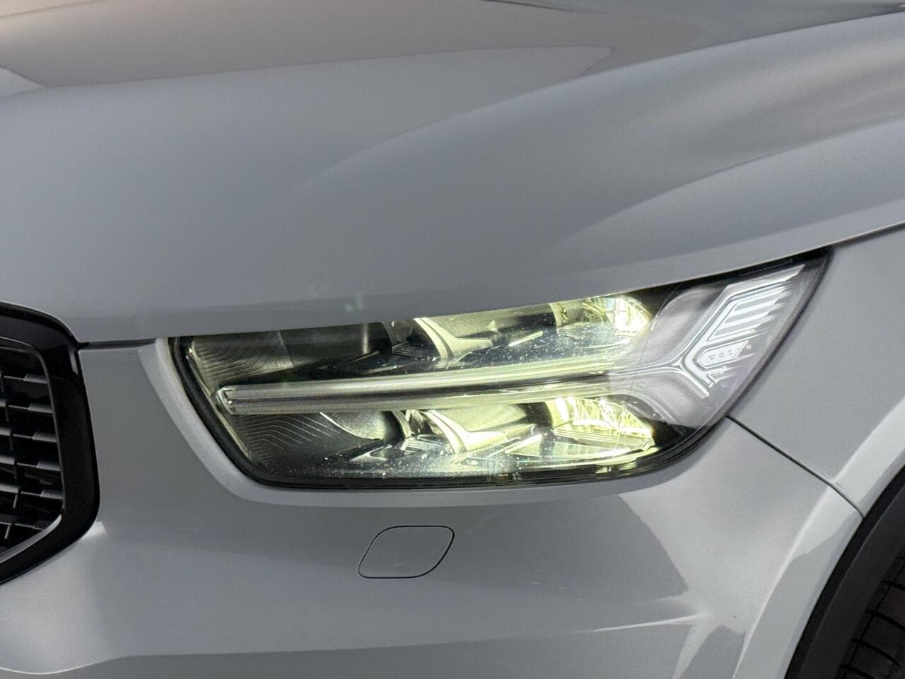 Volvo XC40 thumbnail Lights Front
