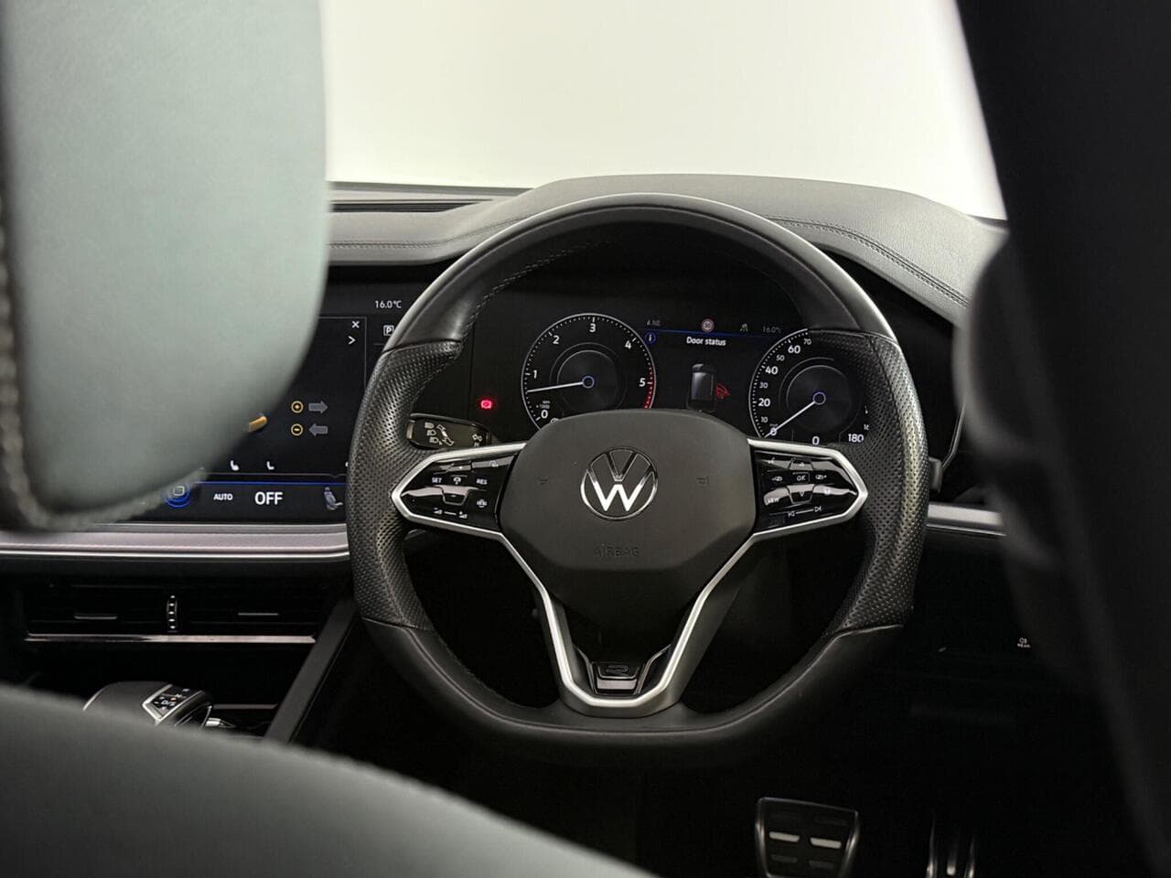 Volkswagen Touareg thumbnail Steering Wheel